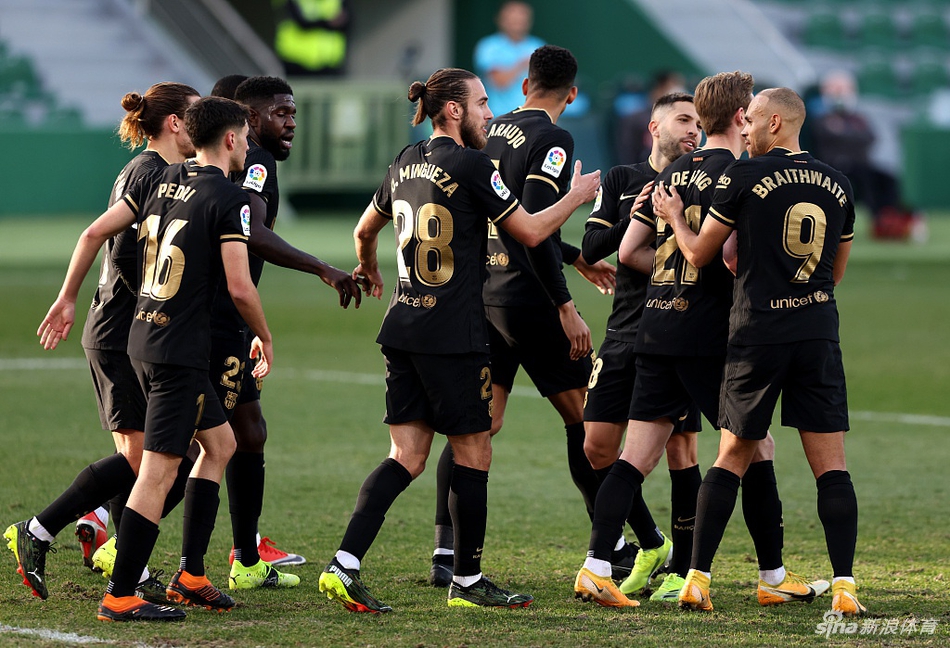 رئيس فيفا إنفانتينو يثير الجدل بتصريحات حول كأس العالم كل عامين والهجرة الأفريقية  