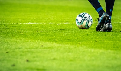 نجوم كرة القدم الذين تحولوا من لاجئين إلى أبطال عالميين  